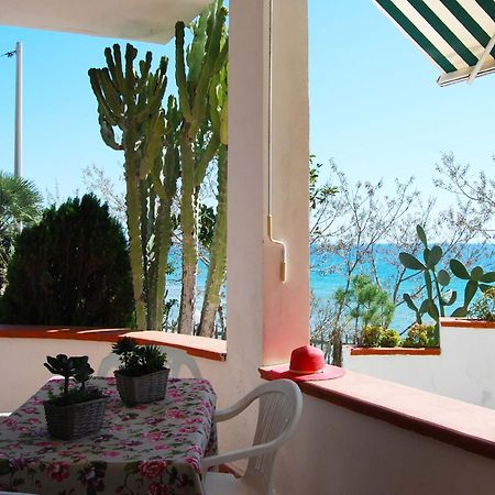 Appartamento In Villa Direttamente Sul Mare-Villa Rubino Capo Rizzuto Exterior photo