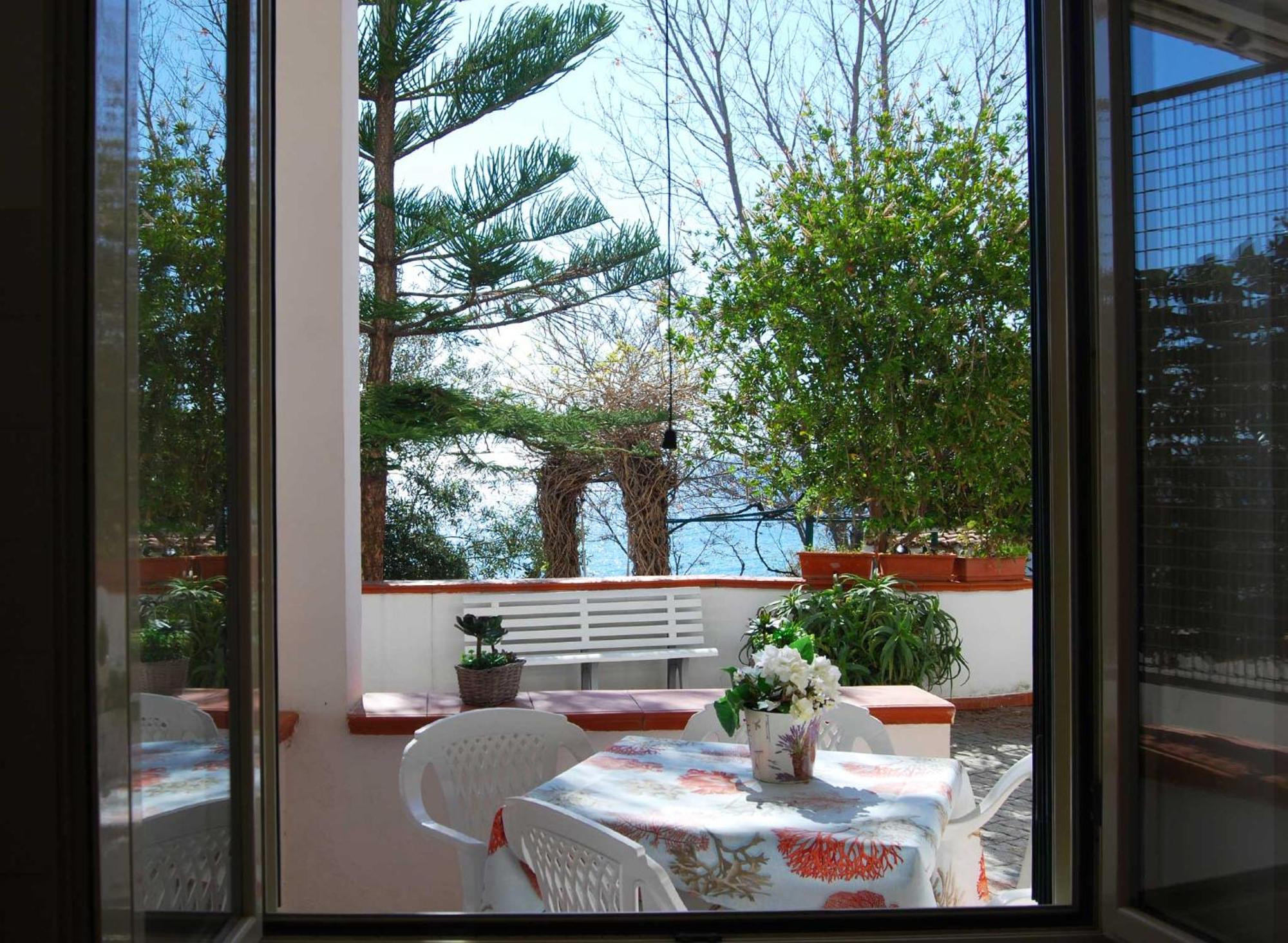 Appartamento In Villa Direttamente Sul Mare-Villa Rubino Capo Rizzuto Exterior photo