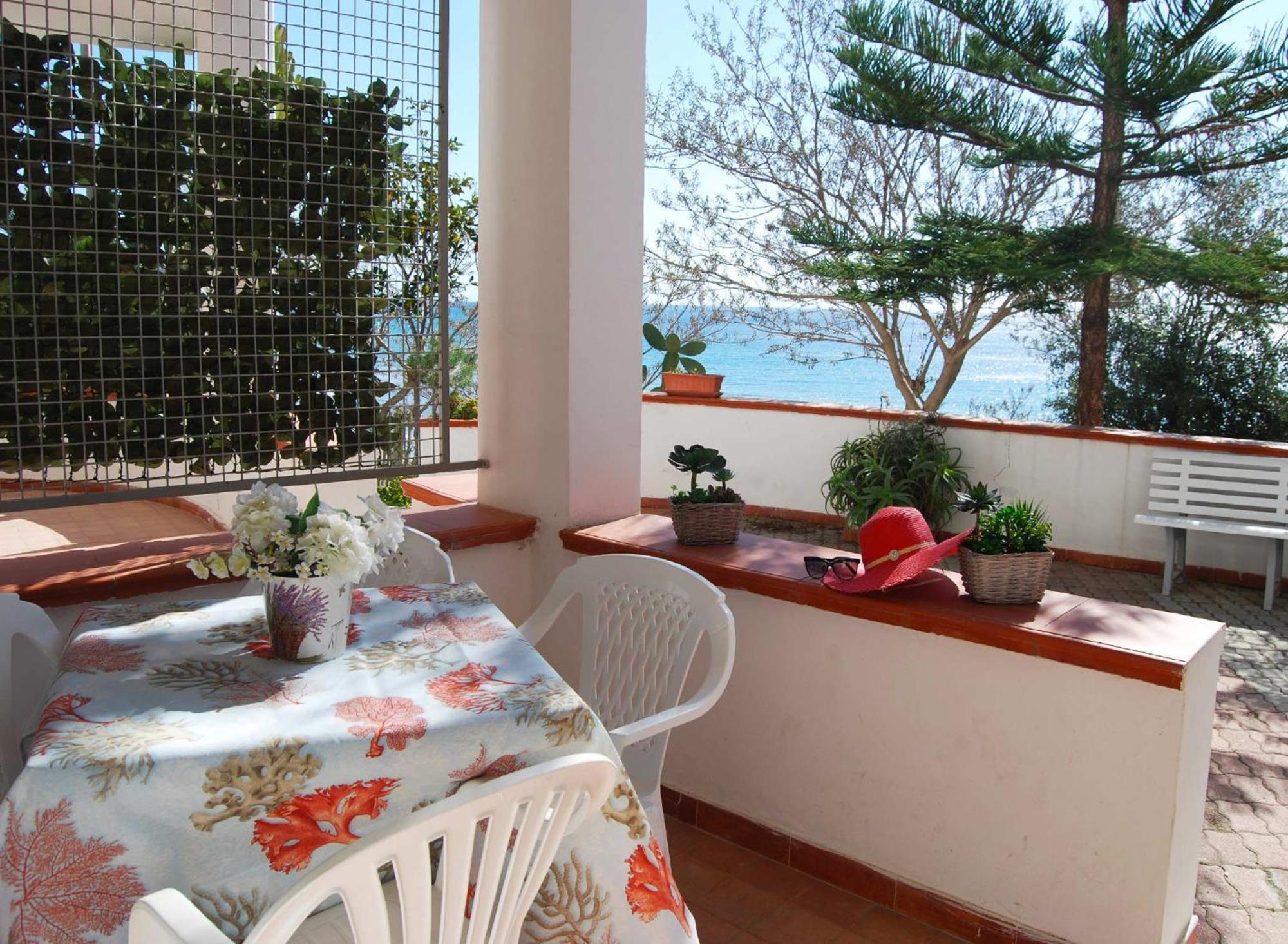 Appartamento In Villa Direttamente Sul Mare-Villa Rubino Capo Rizzuto Exterior photo