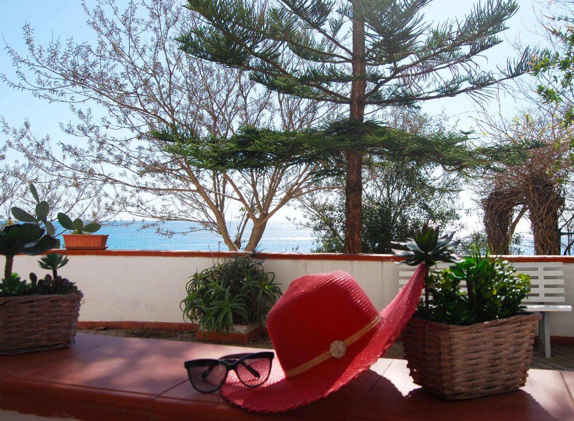 Appartamento In Villa Direttamente Sul Mare-Villa Rubino Capo Rizzuto Exterior photo
